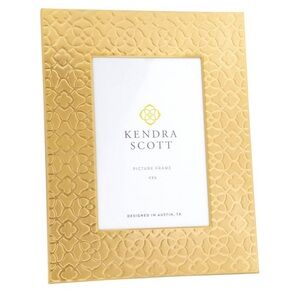 Kendra Scott 4” x 6” Gold Stamped Metal Filigree Picture Frame Velvet Easel